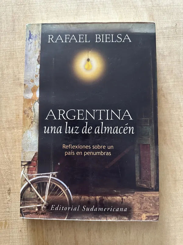 Tapa de Argentina una luz de almacen - Bielsa, Rafael (P4)
