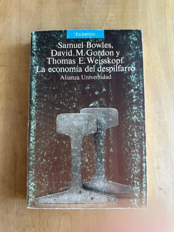 Tapa de La economia del despilfarro- Bowles; Gordon; Weisskopf (2A4