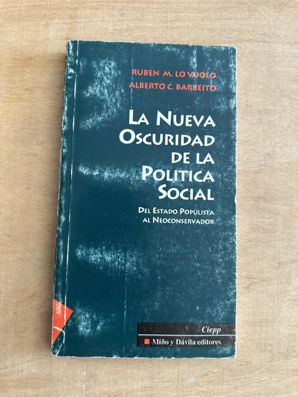 Tapa de LA nueva oscuridad de la politica social - Lo Vuolo (2c5)