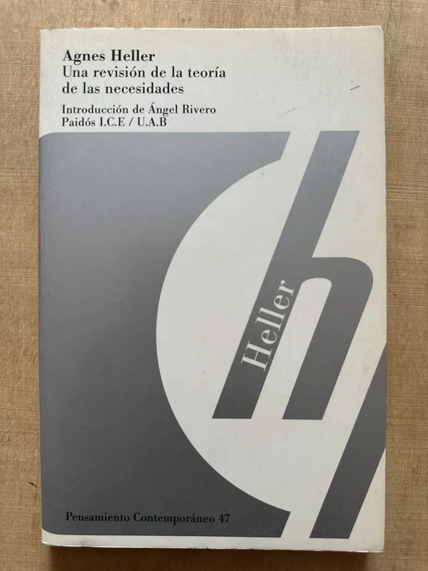 Tapa de Una revision de la teoria de las necesidades - Heller (2b6)