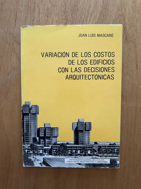 Variacion de los costos de los edificios con- Mascaro (2f6)