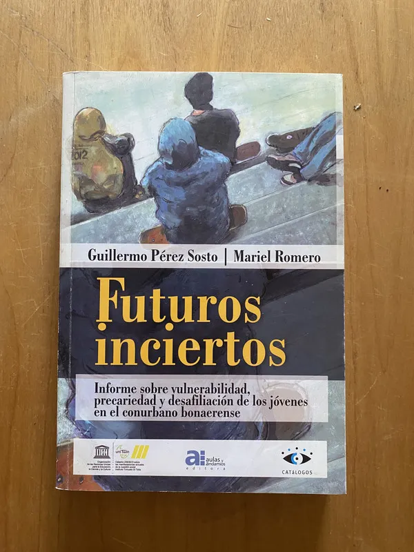 Tapa de Futuros inciertos - Perez Sosto; Romero (2k3)