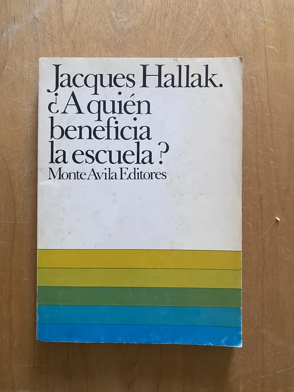 Tapa de ¿A quien beneficia la escuela? - Hallak, Jacques (2L1)