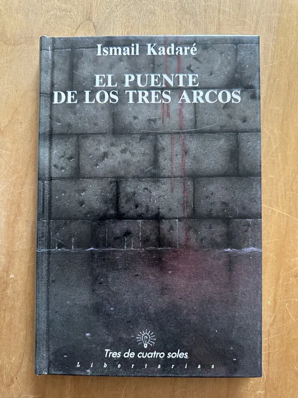 Tapa de El puente de los tres arcos - Kadare, Ismail (2p3)