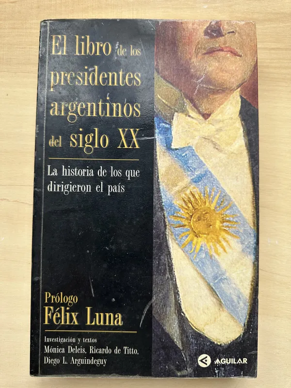 Tapa de El libro de los presidentes argentinos del siglo- Luna (2n3