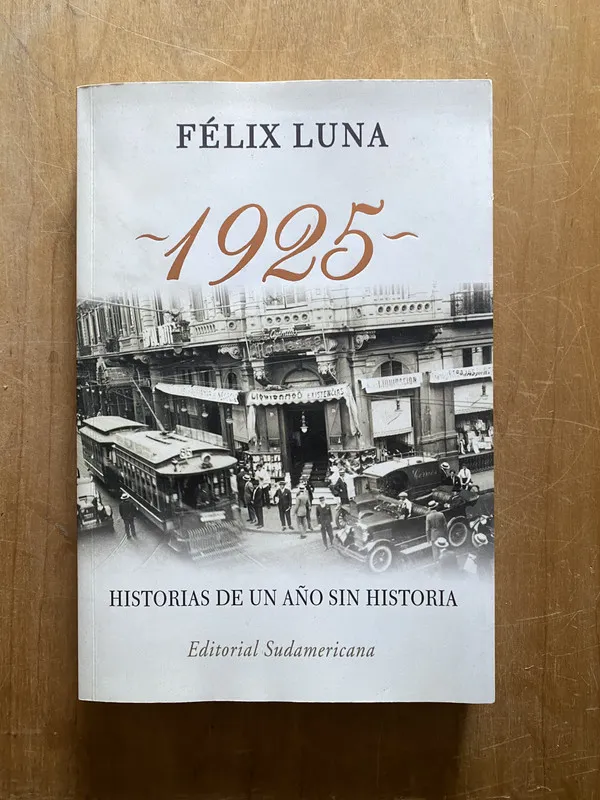 1925 Historia de un año sin historia - Luna, Felix (2q5)