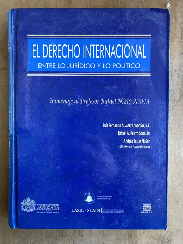 El derecho internacional entre lo juri- Alvarez Londoño (ñ5