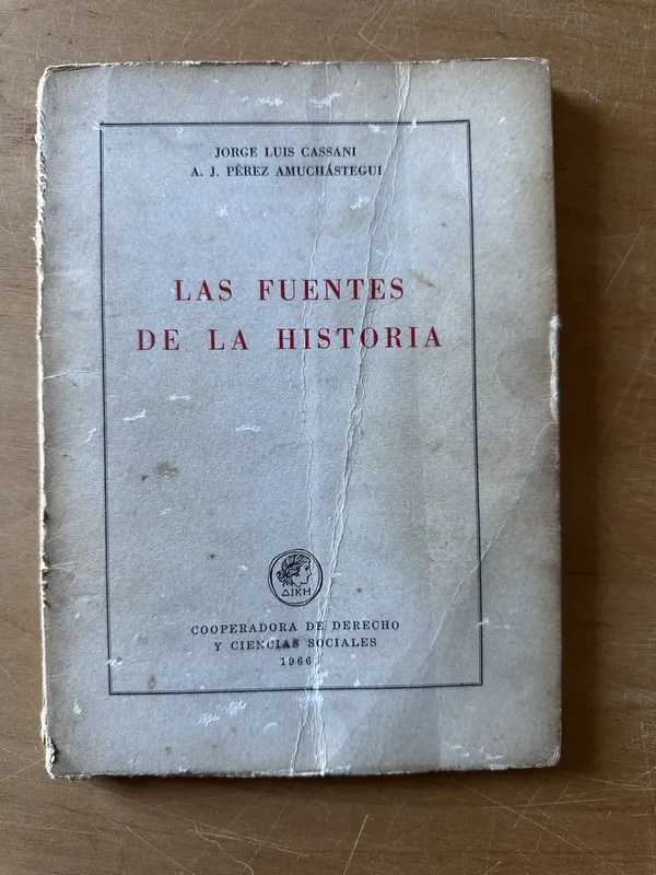 Tapa de Las fuentes de la historia- Cassani; Perez Amuchastegui (2u