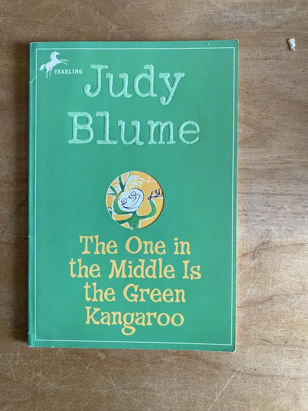 The one in the middle is the green kangaroo - Blume(2v7)