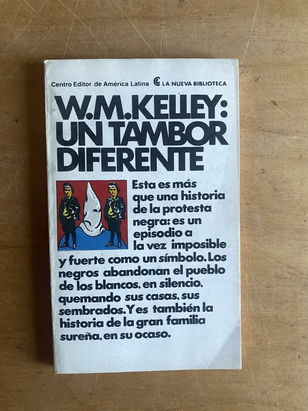 Tapa de Un tambor diferente - Kelly, W. M (2z5)