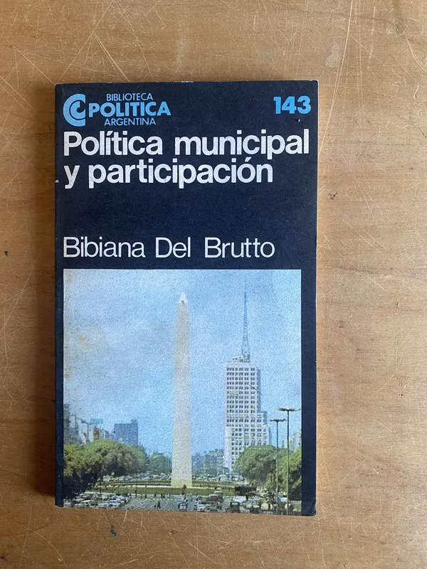 Tapa de Politica municipal y participacion - Del Brutto (2z7)