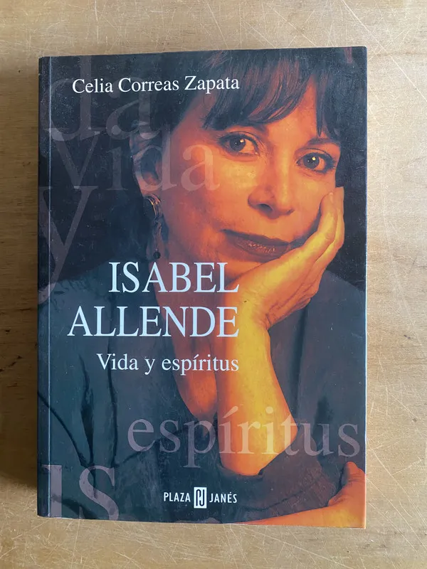 Tapa de Isabel allende. Vida y espiritus - Correas Zapata (3d1)