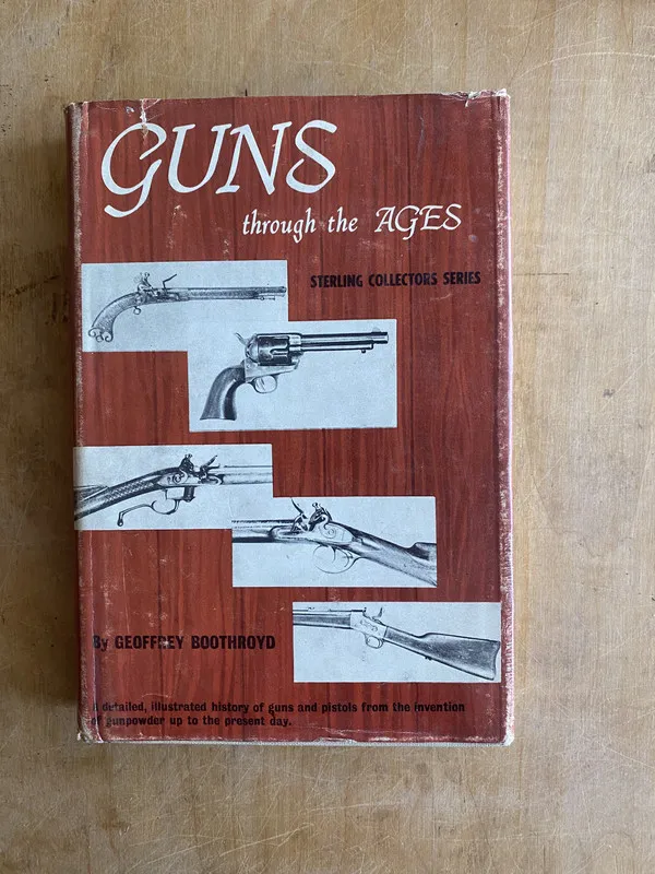 Guns through the ages - Boothroyd, Geoffrey (PYO5)