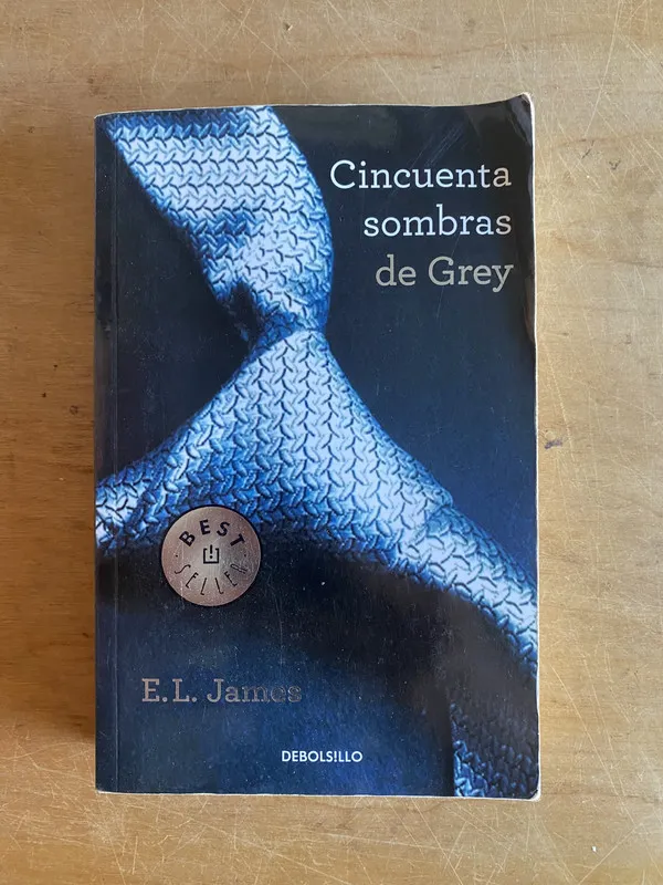 Cincuenta sombras de Grey - James, E. L (3j3)