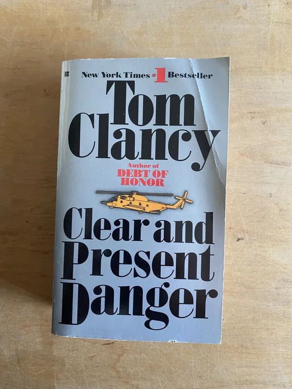 Clear and Present Danger - Clancy, Tom (3n1)