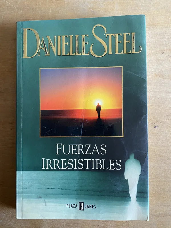 Tapa de Fuerzas irresistibles - Steel, Danielle (3n6)