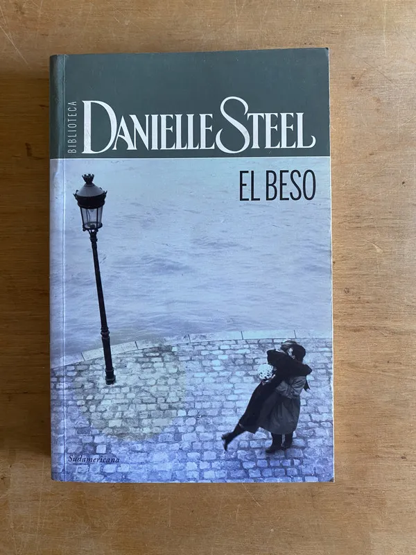 Tapa de El beso - Steel, Danielle (2v5)