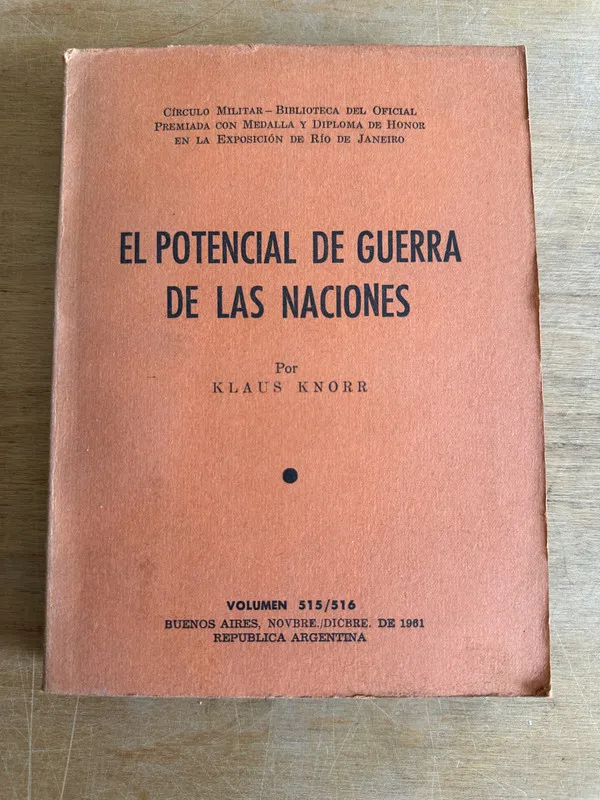 Tapa de El potencial de guerra de las naciones - Knorr Klaus (2t7)