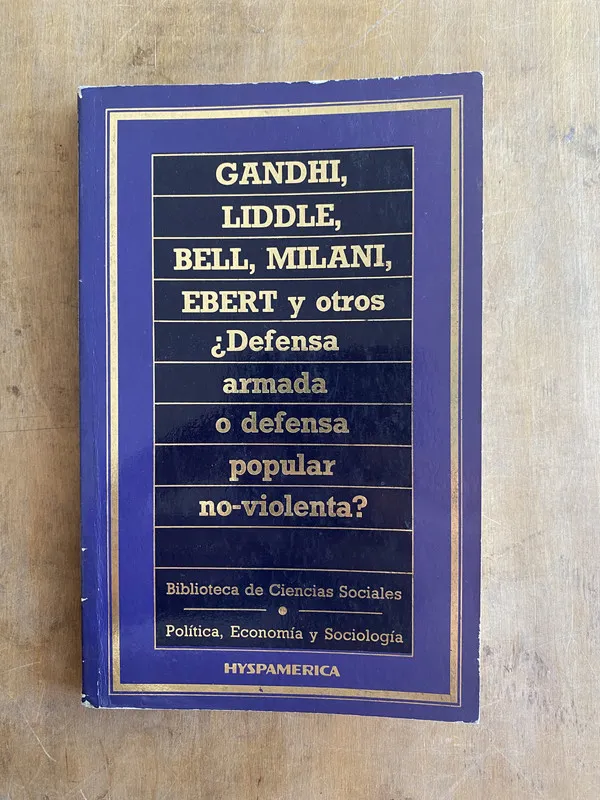 Tapa de Defensa armada o defensa popular no violenta?- Gandhi (bb5)