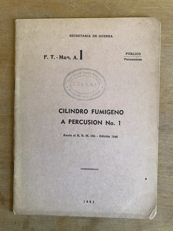 Cilindro fumigeno a percusion - Secretaria de guerra (2i6)
