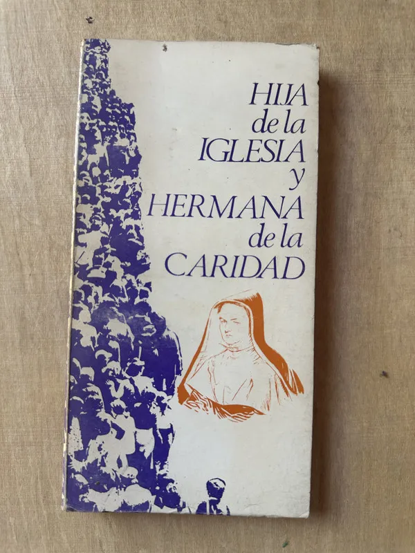Hija de la Iglesia y hermana de la caridad - (3m6) - (3m6)