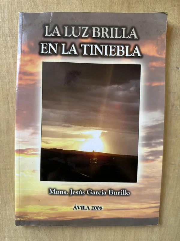 La luz brilla en la tiniebla - Garcia Burillo (3v2)