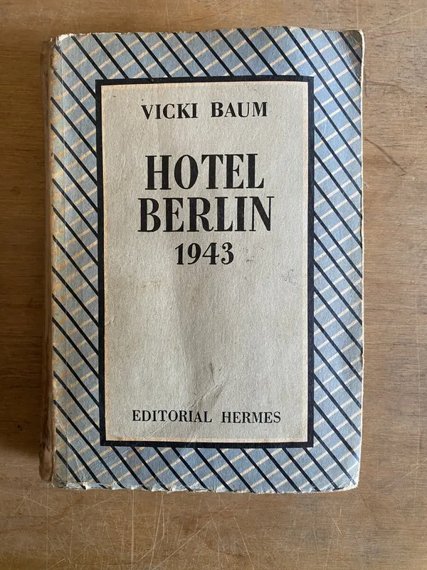 Hotel Berlin 1943 - Baum (2f6)