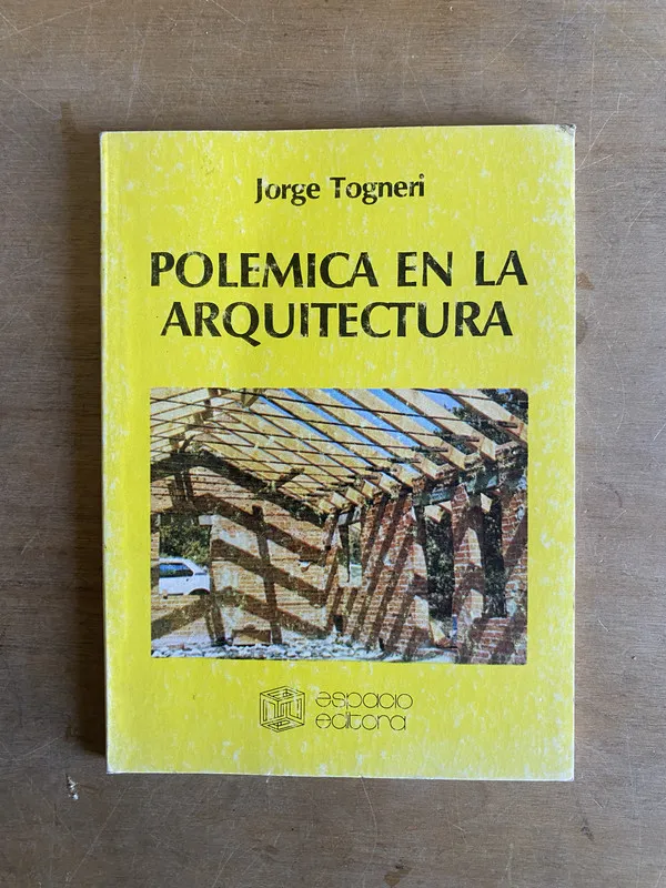 Tapa de Polemica en la arquitectura - Togneri (2d3)