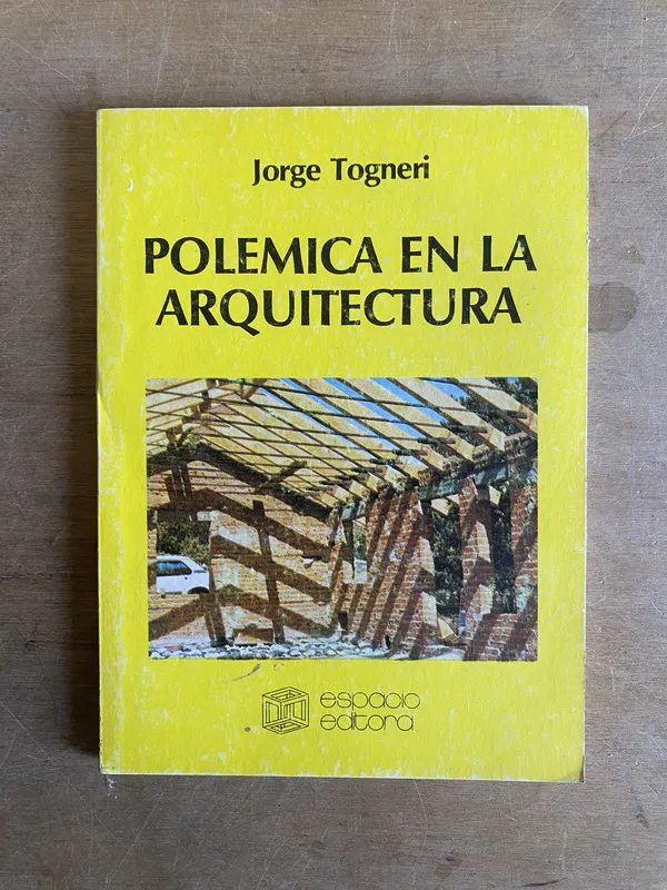 Tapa de Polemica en la arquitectura - Togneri (2d5)
