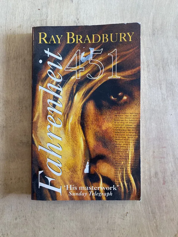 Fahrenheit 451 - Bradbury Ray (y2)