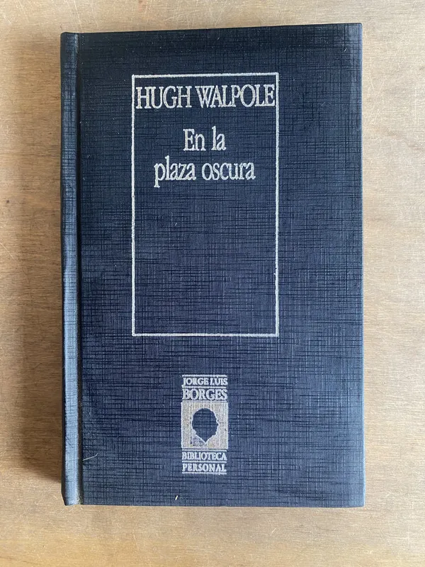 Tapa de En la plaza oscura - Walpole Hugh (2o7)