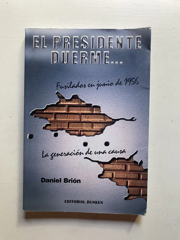 Tapa de El presidente duerme… - Brion Daniel (4d5)