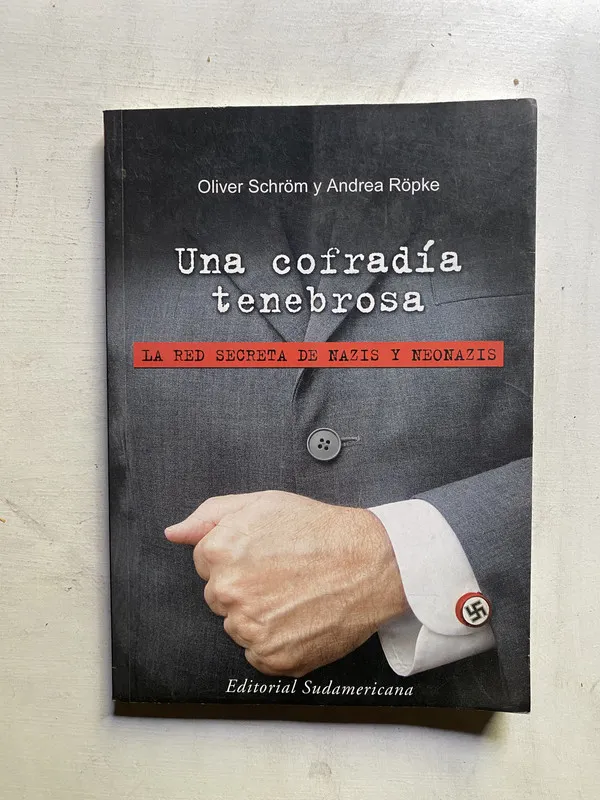 Una cofradia tenebrosa - Schrom Oliver; Ropke Andrea (4c5)