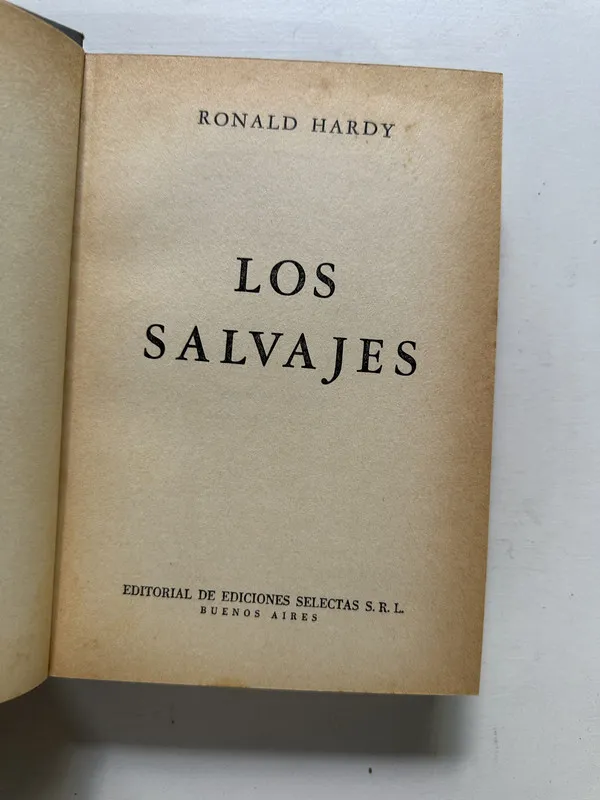 Los salvajes - Hardy Ronald (4M7)