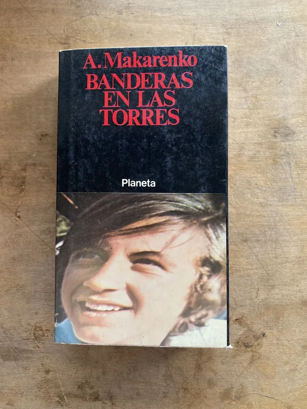 Banderas en las torres - Makarenko A. (jj6)