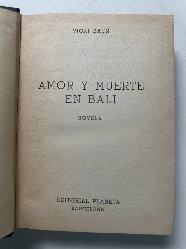 Tapa de Amor y muerte en Bali - Baum Vicki (4S2)