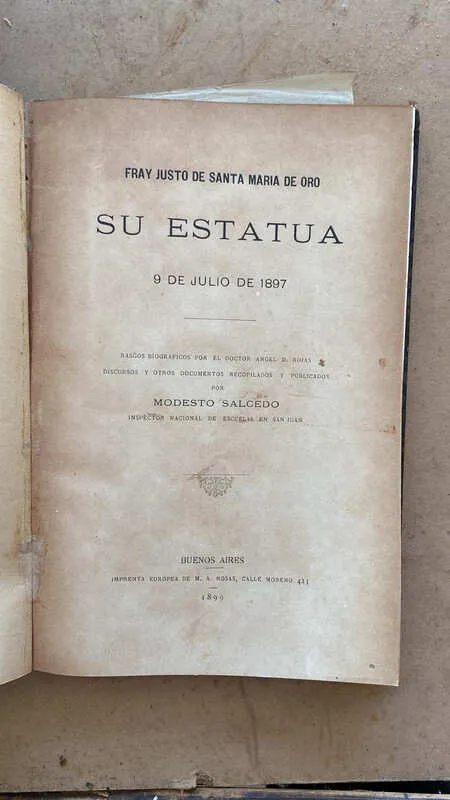 Fray Justo Santa Maria De Oro, Estatua- Rojas; Salcedo (i5)