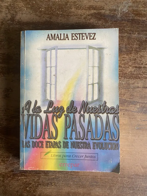 A la Luz de Nuestras Vidas Pasadas - Estevez Amalia (4p3)