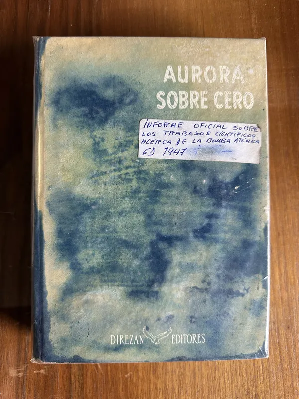 Tapa de Aurora sobre cero - Laurence William (4u7)