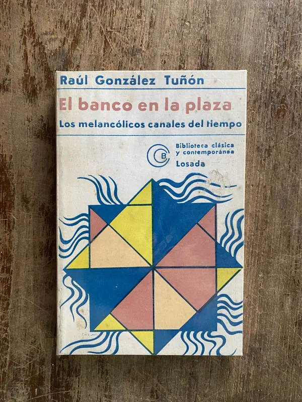 El banco en la plaza - Gonzalez Tuñon Raul (4y1)