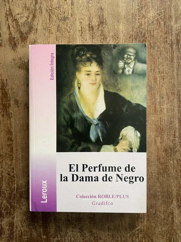 El Perfume de la Dama de Negro - Lercux (4z5)