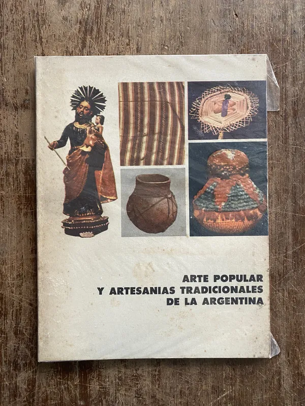 Arte Popular y Artesanias Tradicionales de la Argentina - (