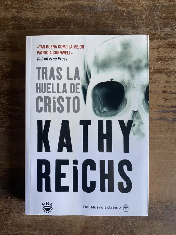 Tapa de Tras la huella de Cristo - Reichs Kathy (5a6)