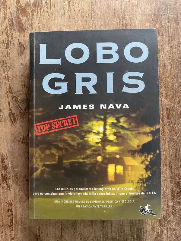 Tapa de Lobo Gris - Nava James (5f5)