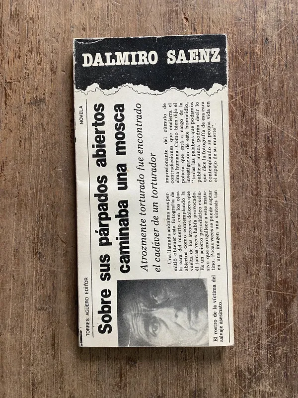 Sobre sus parpados abiertos caminaba una mosca - Saenz (5o2