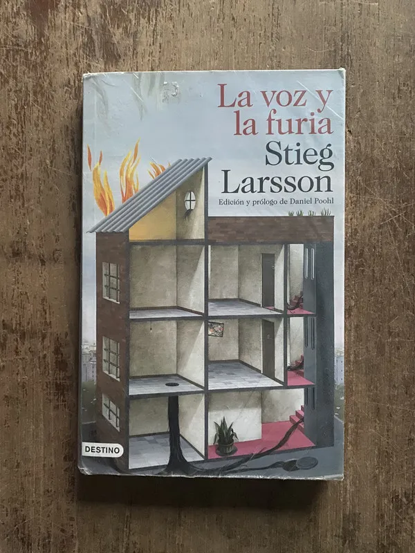 Tapa de La voz y la furia - Larsson, Stieg (5o7)