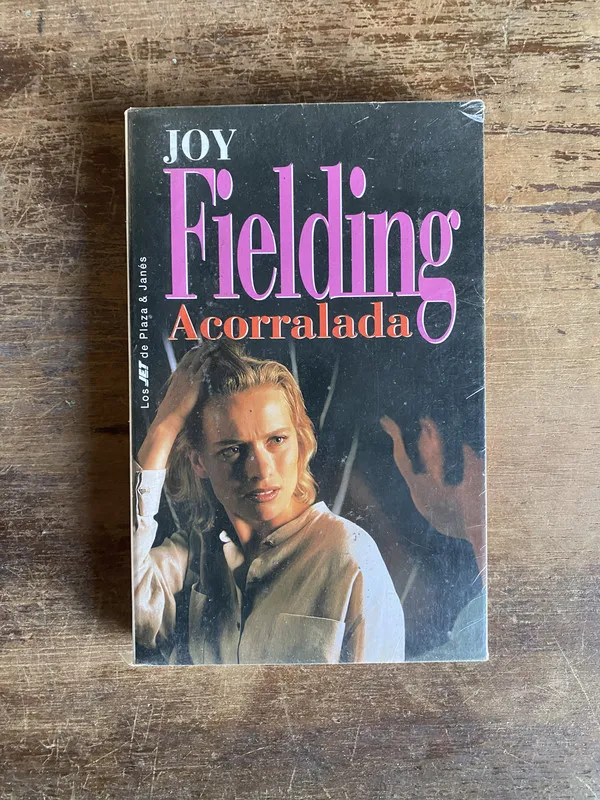 Tapa de Acorralada - Fielding Joy (5b0)