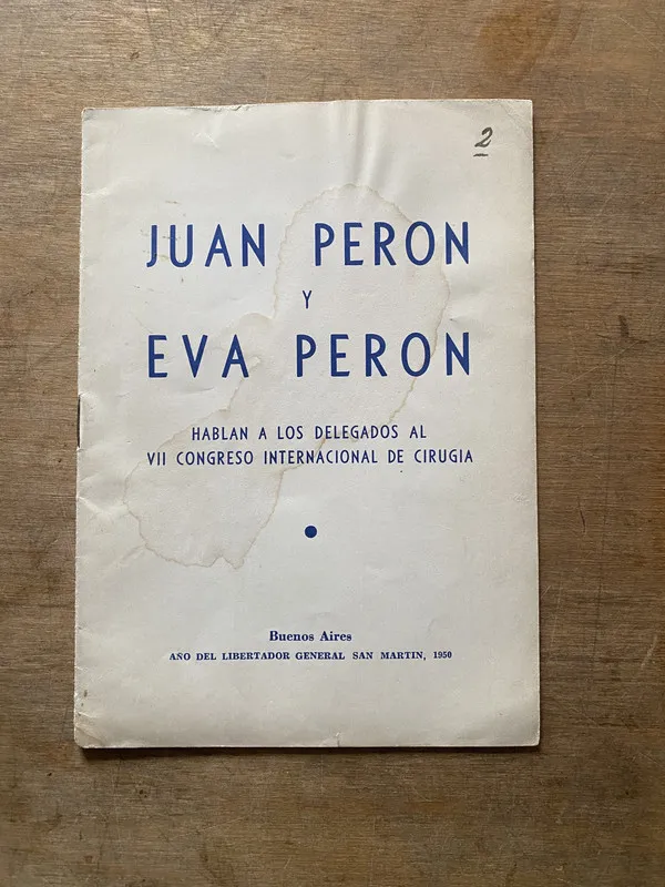 Juan Peron y Eva Peron hablan a los delegados al VII Congre