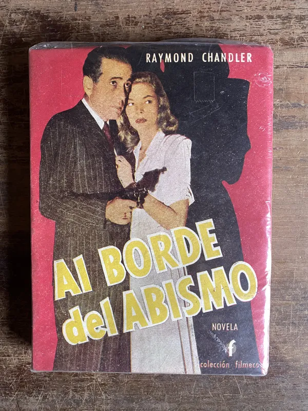Tapa de Al borde del abismo - Chandler Raymond (5k4)