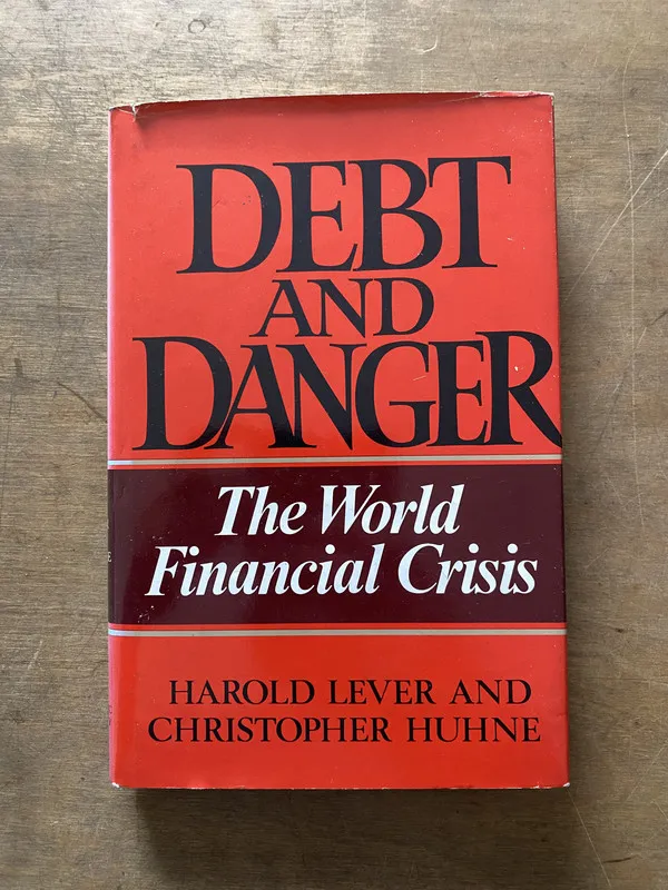 Tapa de Debt and Danger - Lever Harold y Huhne Christopher (3t1)